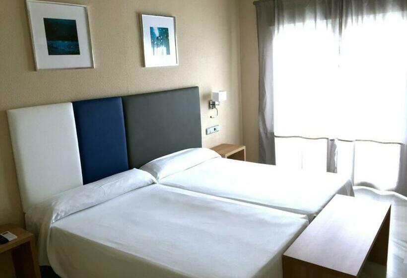 غرفة سوبيريور مطلّة علي البحر, First Flatotel International