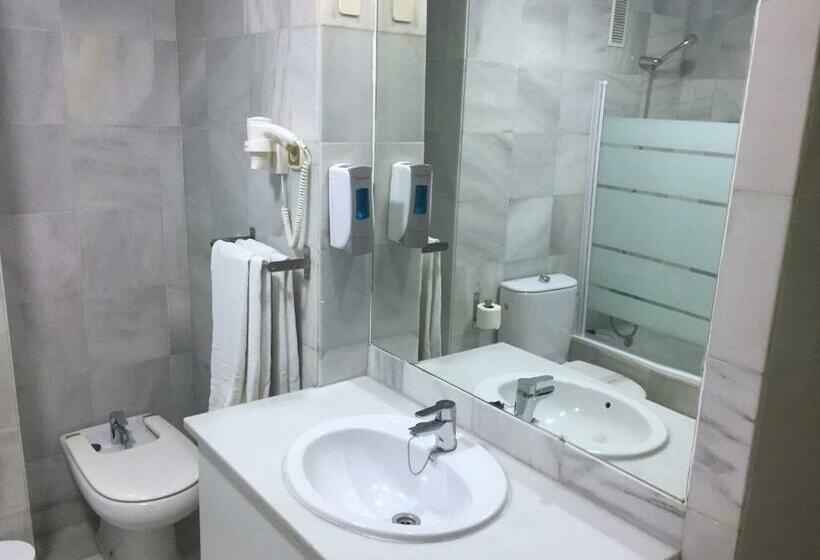 غرفة سوبيريور مطلّة علي البحر, First Flatotel International