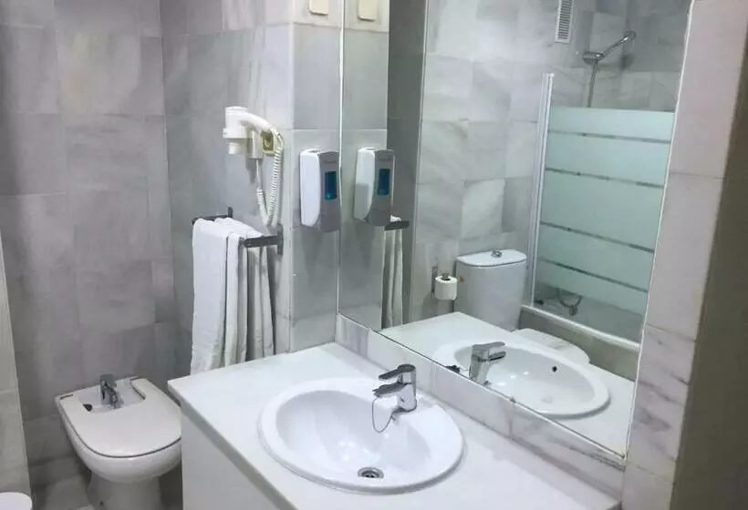اتاق سوپریور با چشمانداز دریا, First Flatotel International