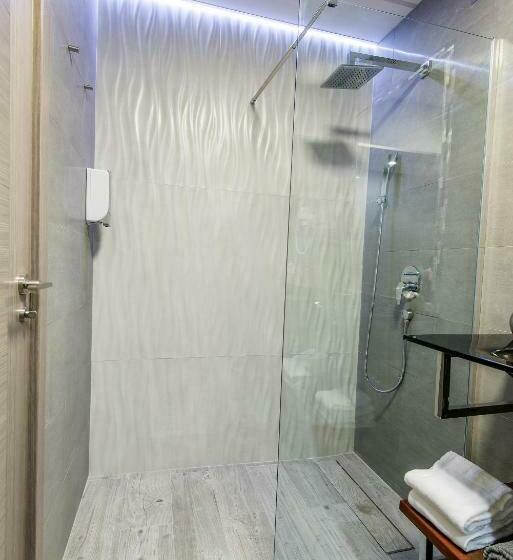 جناح إدارى مطل على البحر, First Flatotel International