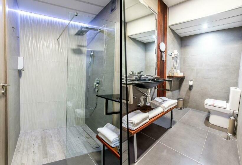 جناح إدارى مطل على البحر, First Flatotel International