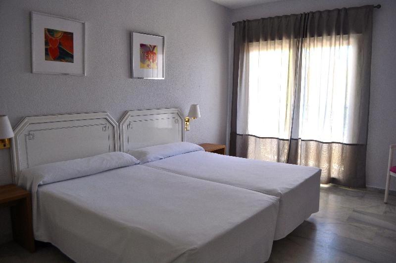 غرفة قياسية, First Flatotel International