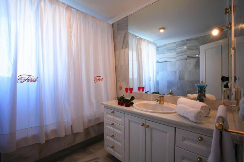 غرفة قياسية, First Flatotel International