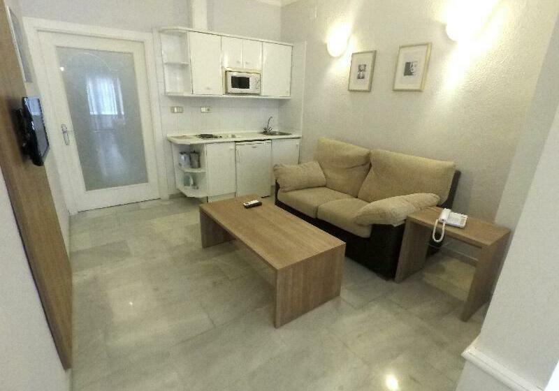 غرفة قياسية, First Flatotel International