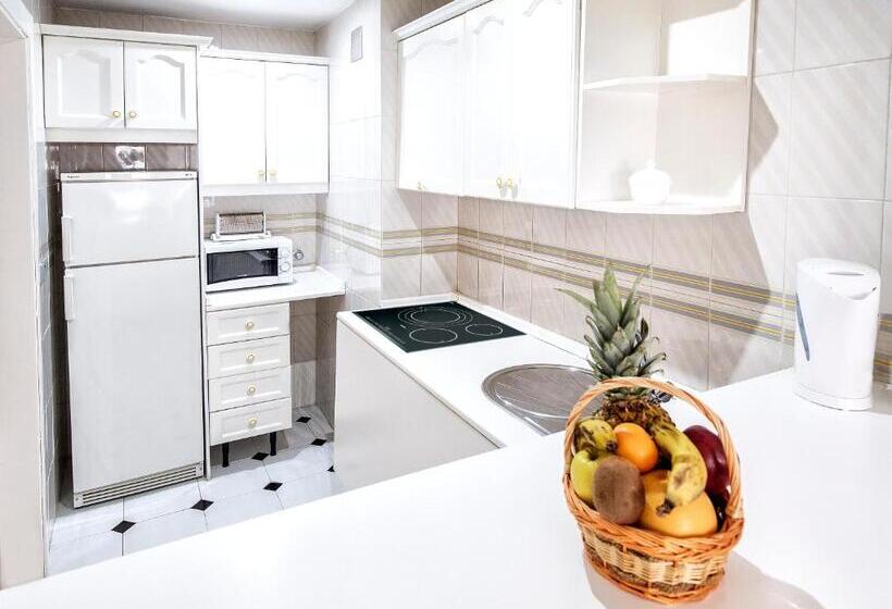 شقة عائلية بغرفة نوم واحدة, First Flatotel International