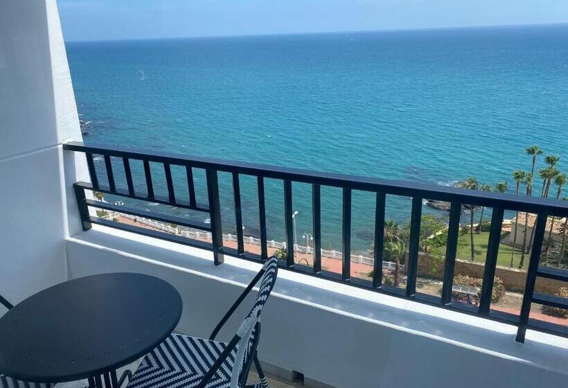 جناح ديلوكس, First Flatotel International