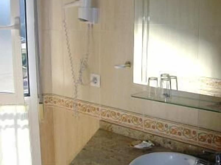 اتاق استاندارد سه نفره, Albero