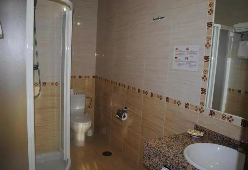 Habitación Triple Estándar, Albero