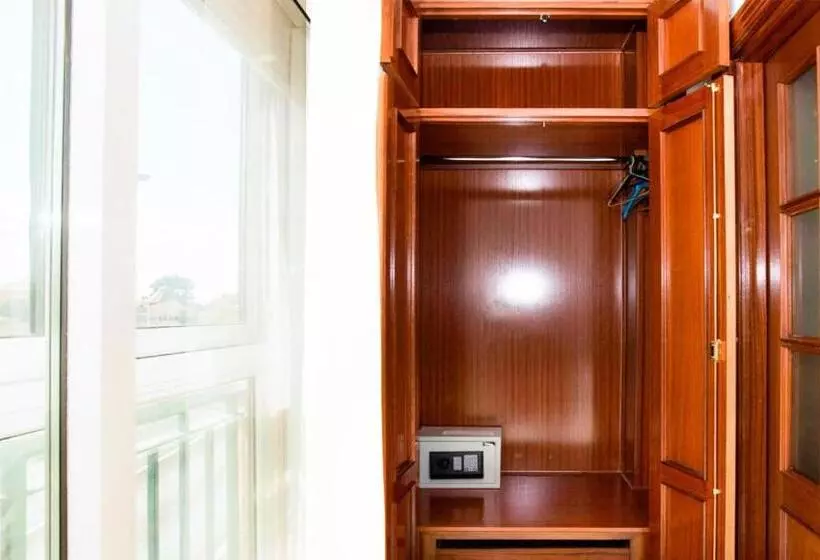 Habitación Triple Estándar, Albero