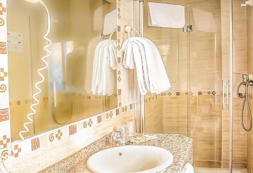 اتاق استاندارد سه نفره, Albero