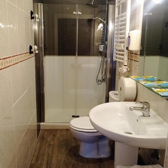 غرفة عائلية, Hospedaje Don Pelayo