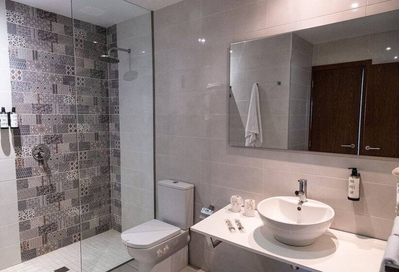 Quarto Estandar com Sacada, Adonis Plaza