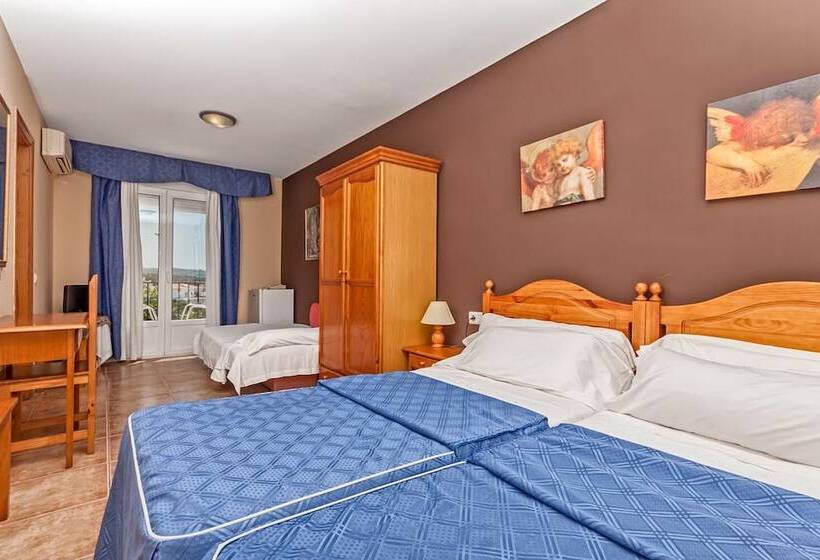 غرفة قياسية ثلاثية ذات إطلالة جانبية على البحر, Alandalus