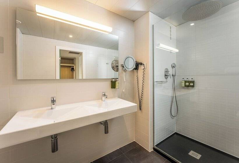 سوئیت جونیور با تراس, Artiem Madrid