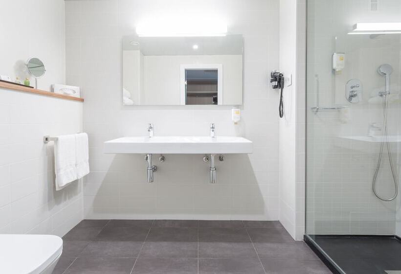 سوئیت جونیور با تراس, Artiem Madrid