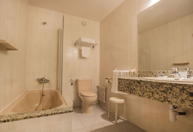 اتاق اکونومی, Cervol by Nexta