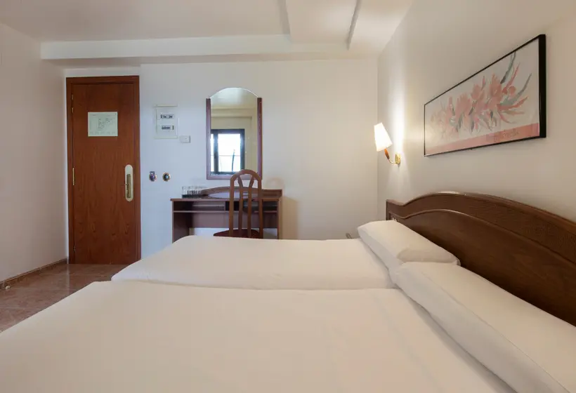 اتاق استاندارد سه نفره, Cervol by Nexta