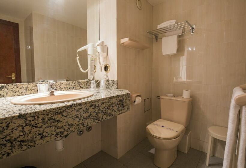 اتاق استاندارد سه نفره, Cervol by Nexta