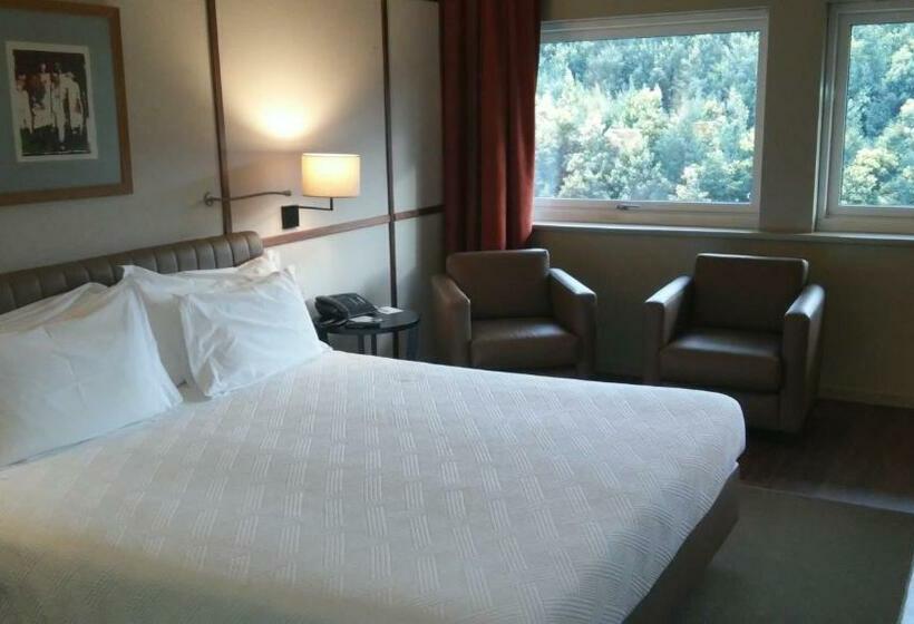 スタンダードルーム, De Guimaraes