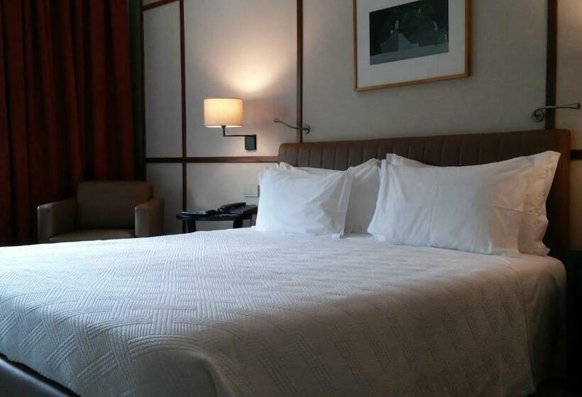 スタンダードルーム, De Guimaraes