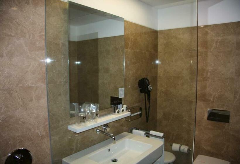 スーペリアールーム, De Guimaraes