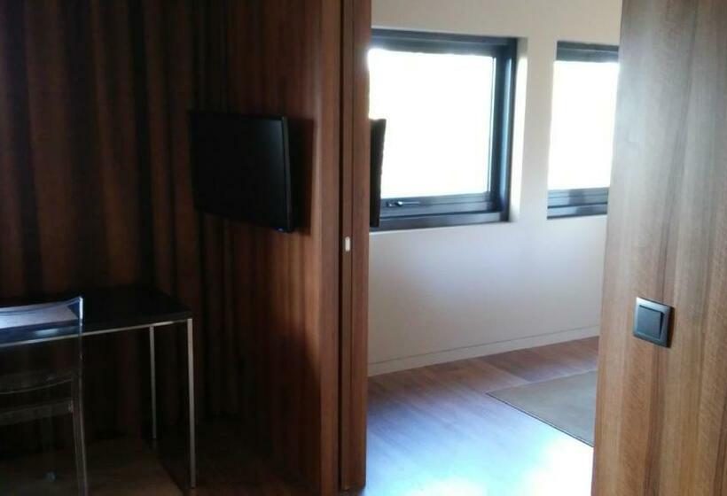 ファミリージュニアスイート, De Guimaraes