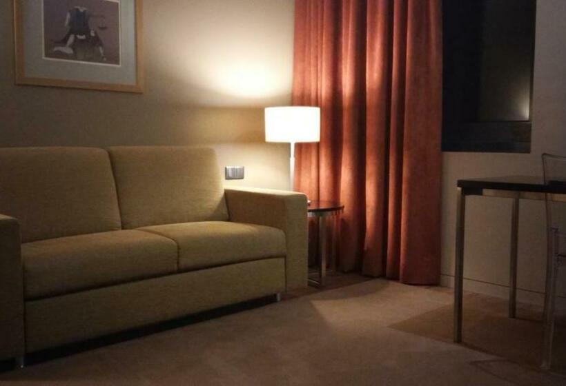 ファミリージュニアスイート, De Guimaraes