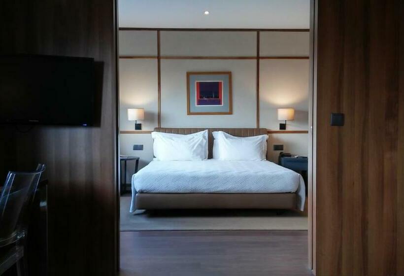 ファミリージュニアスイート, De Guimaraes