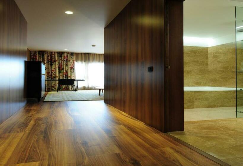 デラックススイート, De Guimaraes