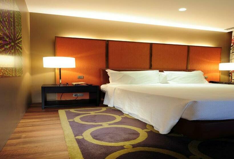 デラックススイート, De Guimaraes