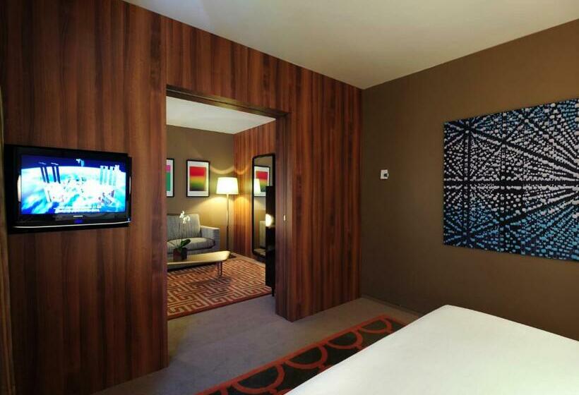 デラックススイート, De Guimaraes