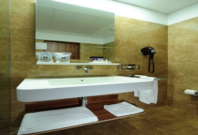 デラックススイート, De Guimaraes