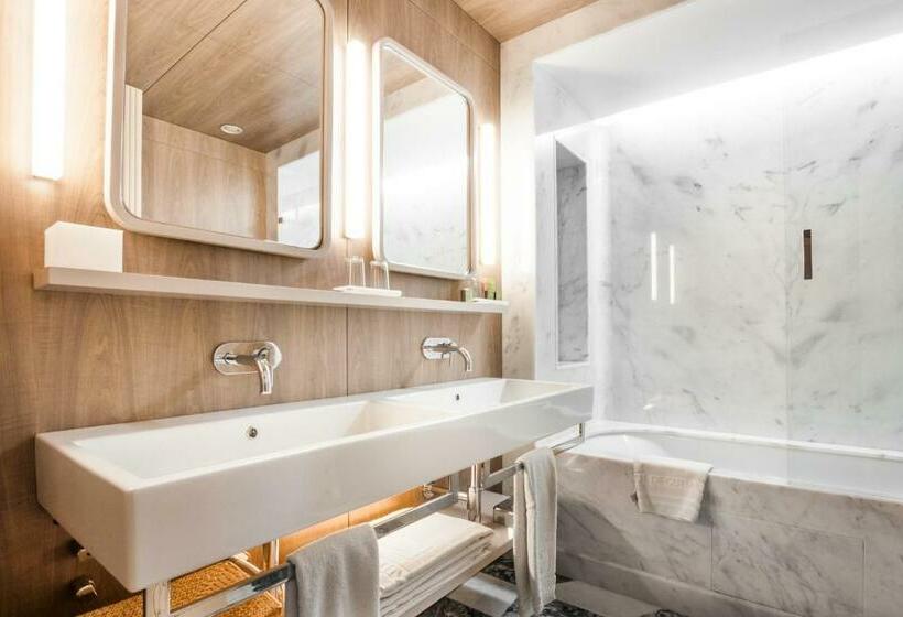 プレジデントスイートルーム, De Guimaraes