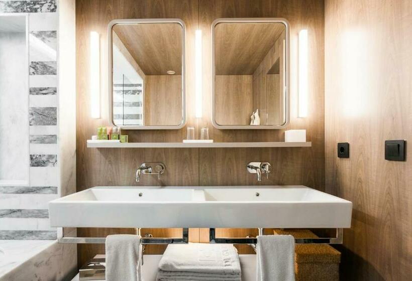 プレジデントスイートルーム, De Guimaraes