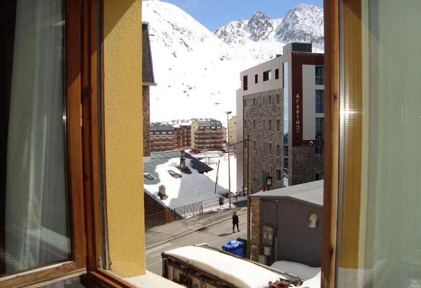 اتاق استاندارد سه نفره, Guineu