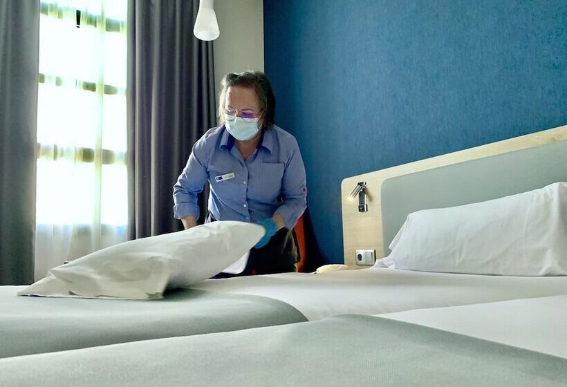 غرفة قياسية, Holiday Inn Express Ciudad De Las Ciencias, An Ihg