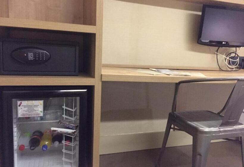 اتاق خانوادگی, Los Patios