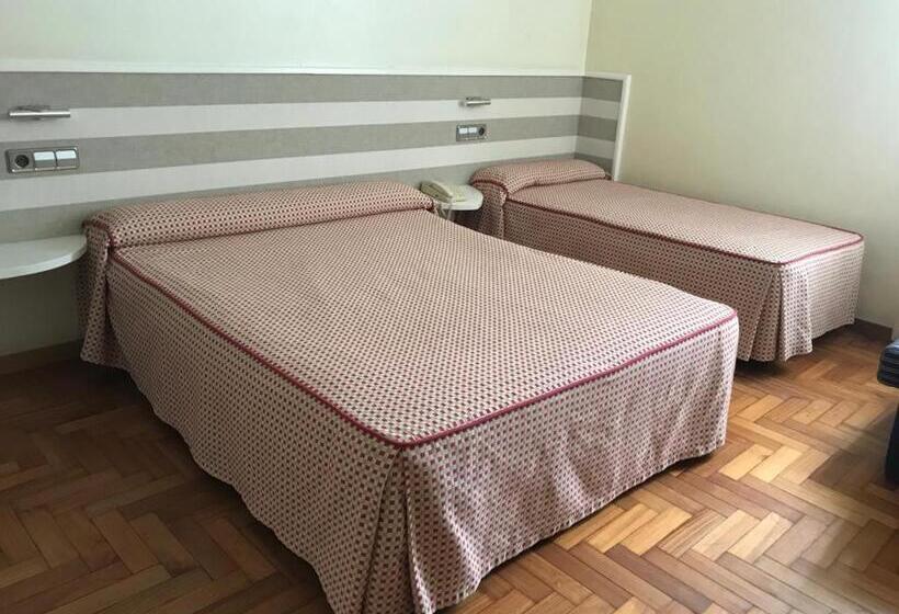 اتاق استاندارد سه نفره, Miramar