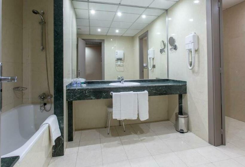 غرفة قياسية ثلاثية, Olympia Valencia