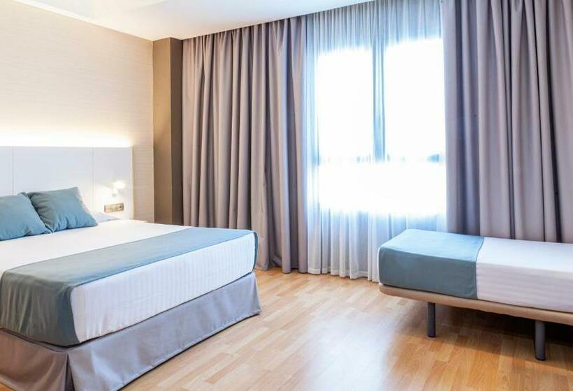 חדר סטנדרט לשלושה, Olympia Valencia