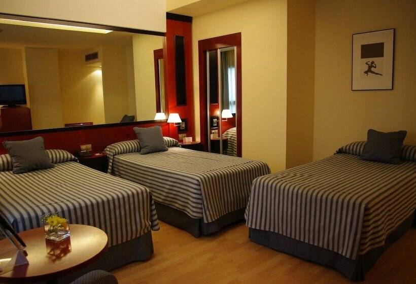 חדר סטנדרט לשלושה, Olympia Valencia