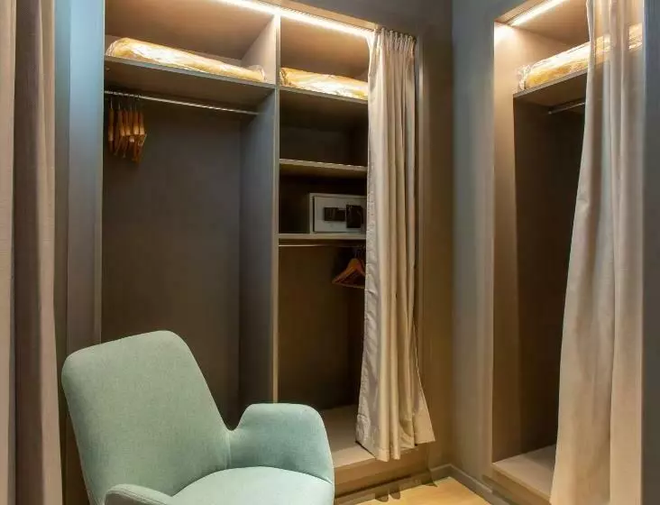 اتاق استاندارد چهار تخته, Olympia Valencia