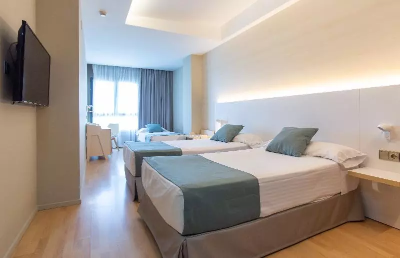 اتاق استاندارد سه نفره, Olympia Valencia