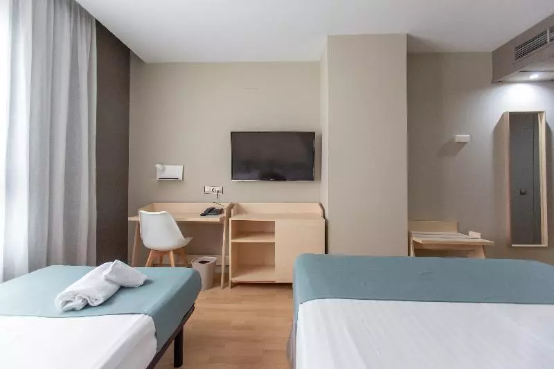 اتاق استاندارد سه نفره, Olympia Valencia