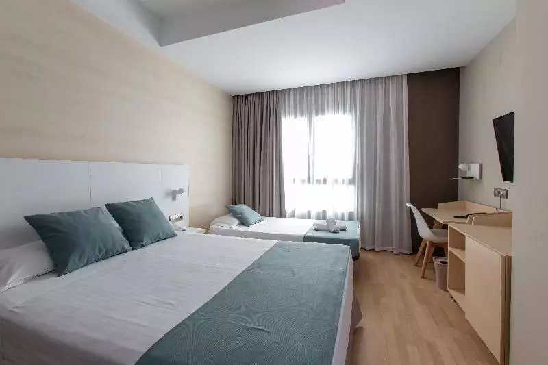 اتاق استاندارد سه نفره, Olympia Valencia