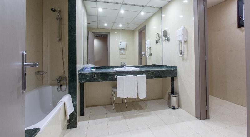 חדר סטנדרט לשלושה, Olympia Valencia