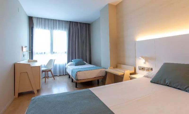 اتاق استاندارد سه نفره, Olympia Valencia
