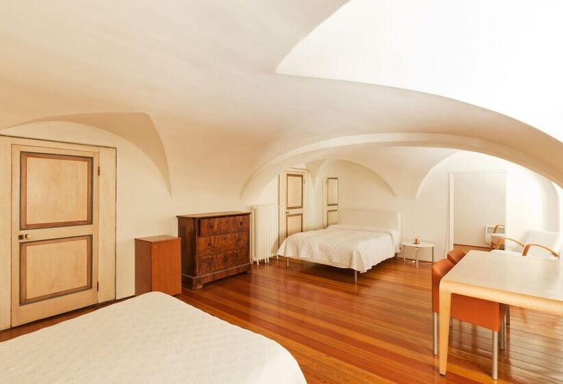 اتاق استاندارد چهار تخته, Palazzo Cicala
