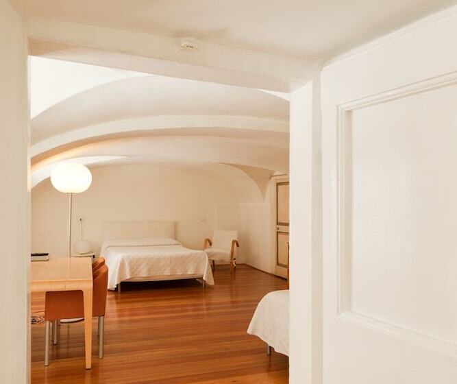 اتاق استاندارد چهار تخته, Palazzo Cicala