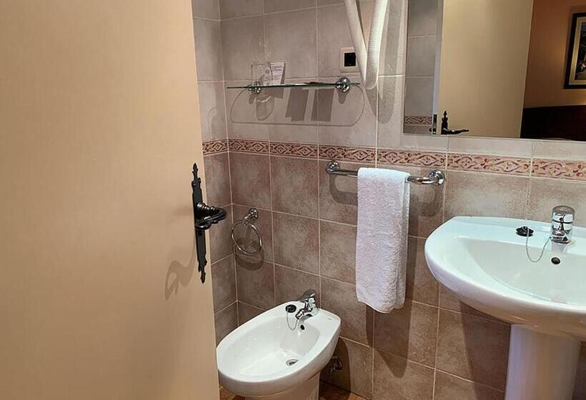 غرفة قياسية ثلاثية, Romànic